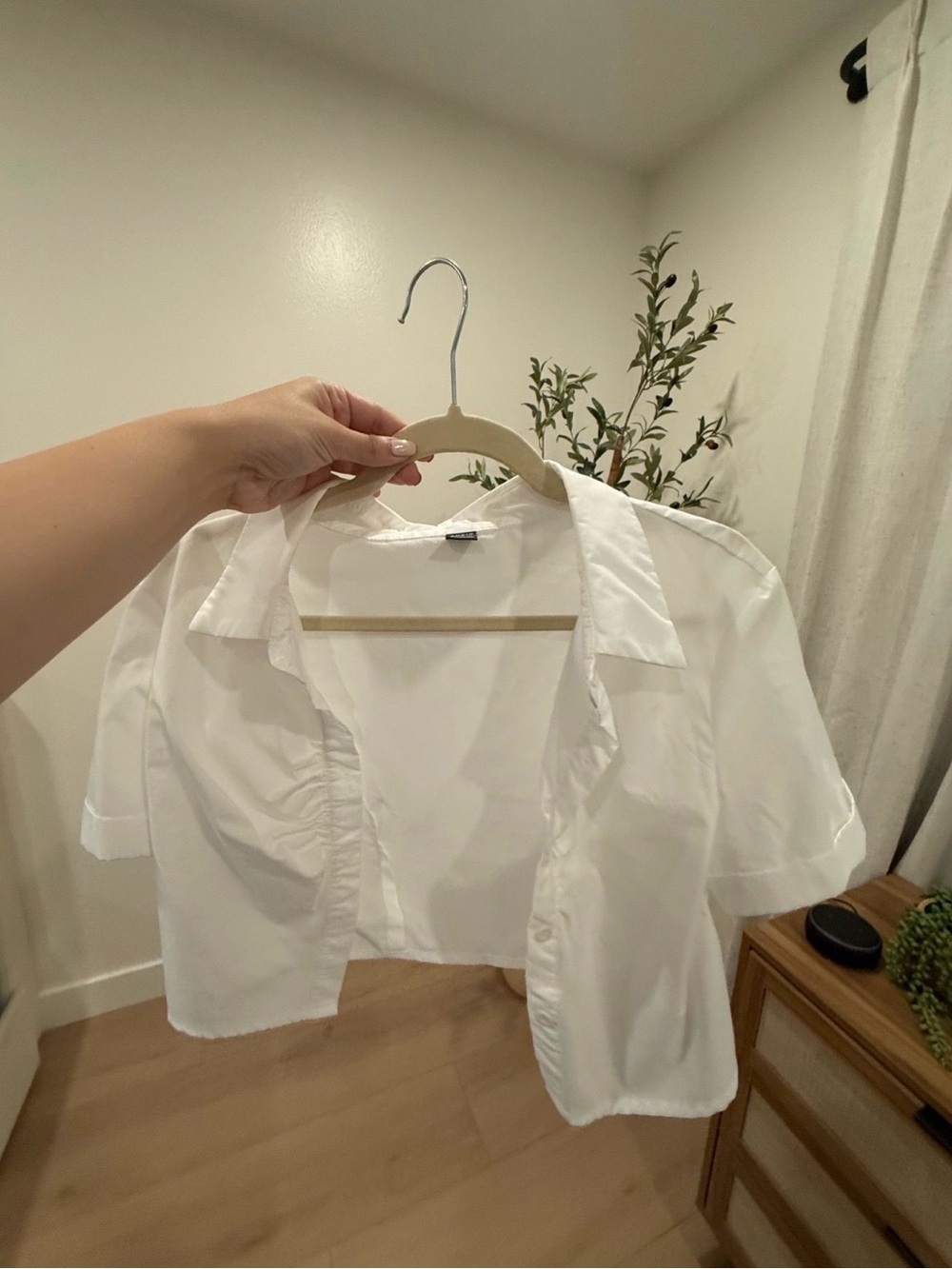 SHEIN White Cropped Button-Down Shirt